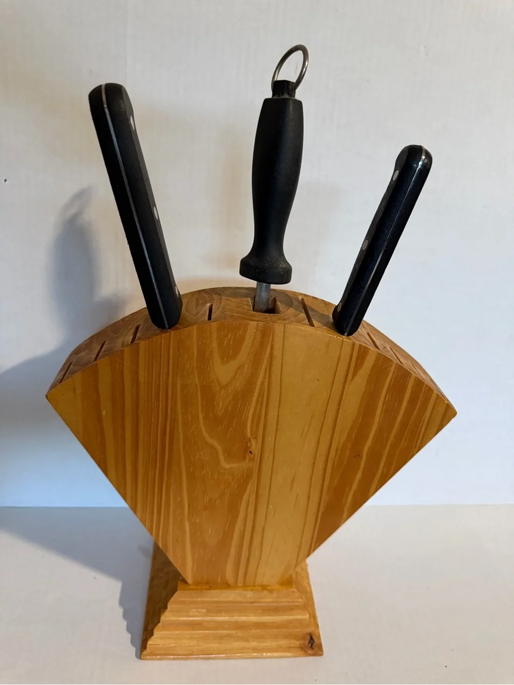 Wooden Knife Block Fan-Shaped Scallop Shell in Natural Brown Holds 11 Knives